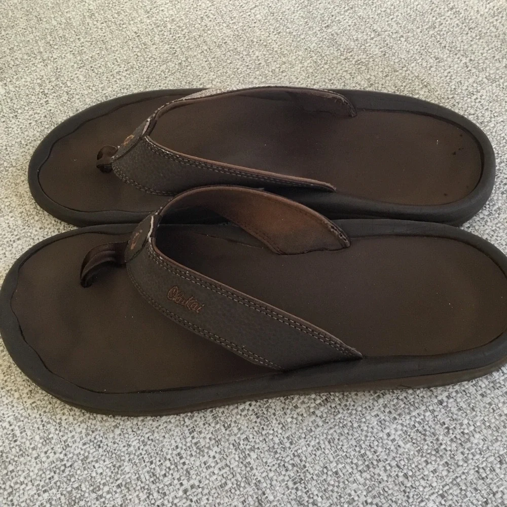 OluKai Men's Dark Brown Leather Flip-Flops